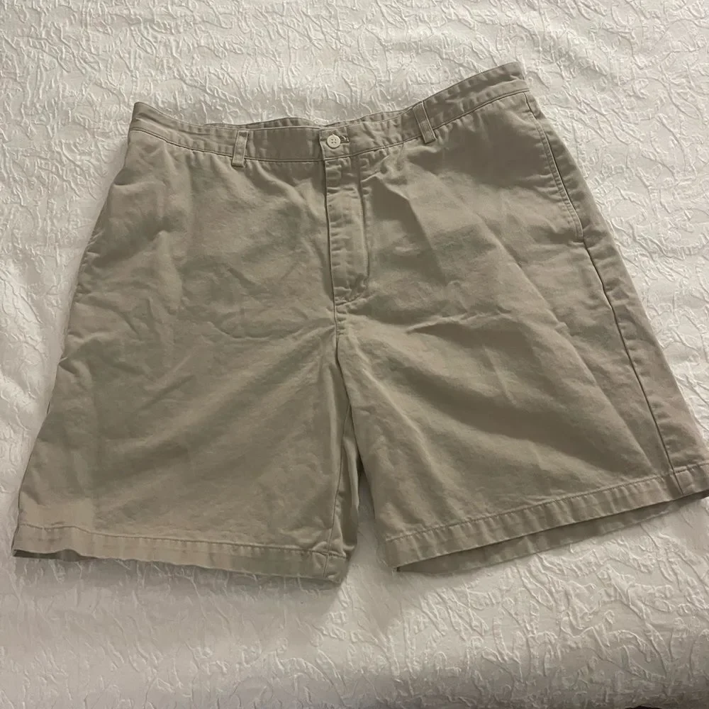 Vineyard Vines‎ khaki shorts size 38